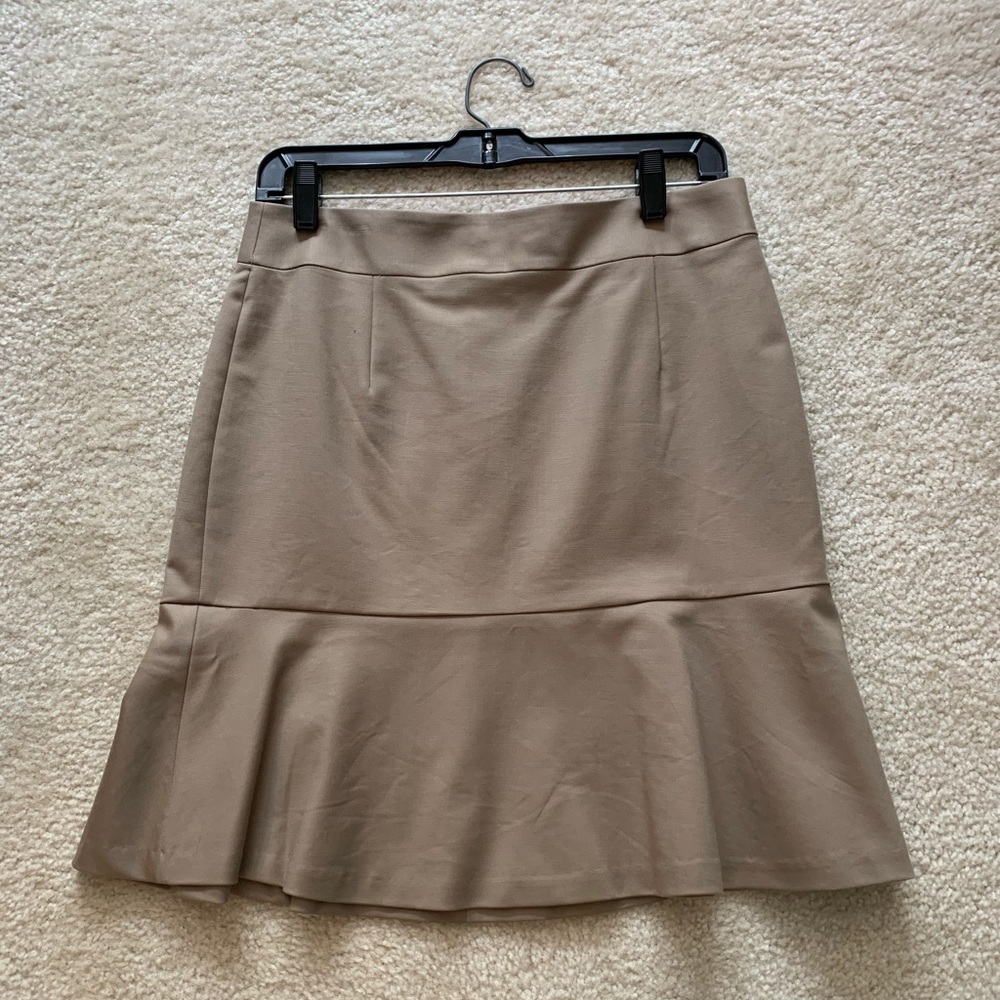 Banana Republic flounce hem suit skirt